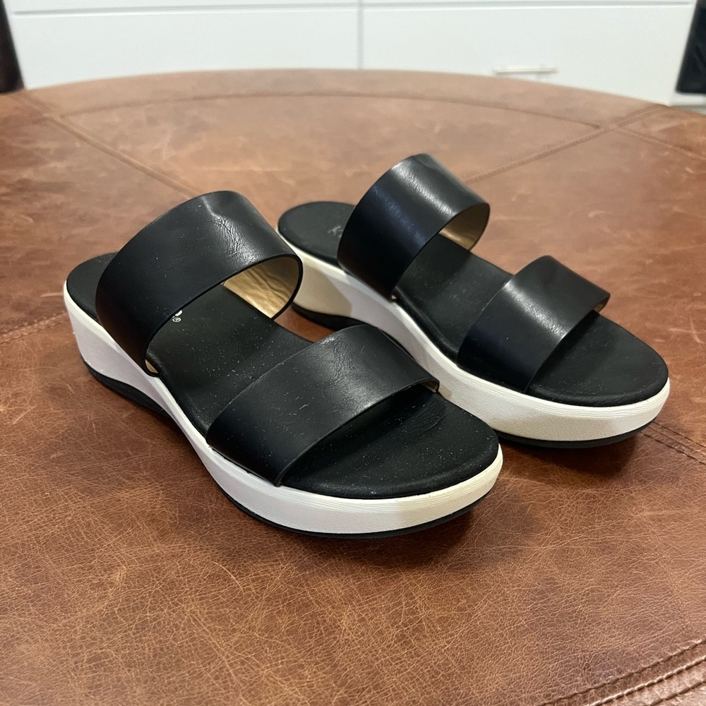 Kenzie sandals